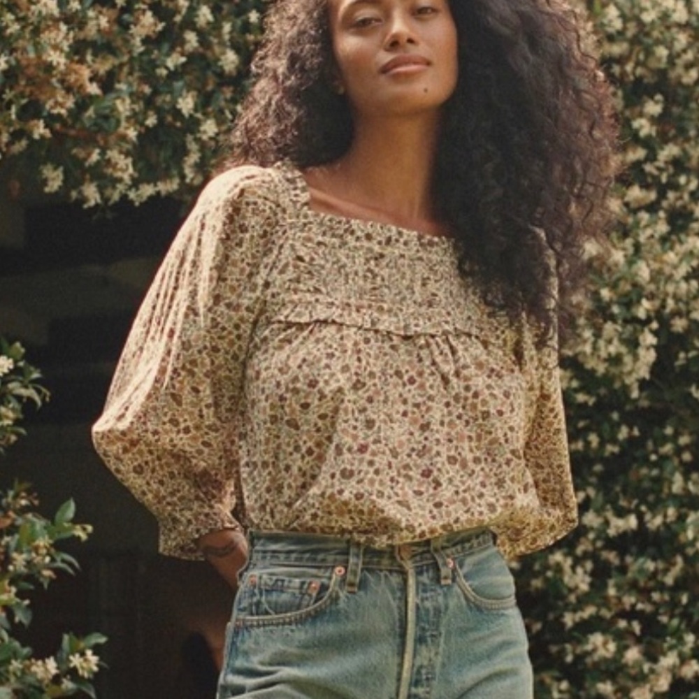 Doen Floral Puff-Sleeve Agotha Blouse in Beige and Brown Liberty print